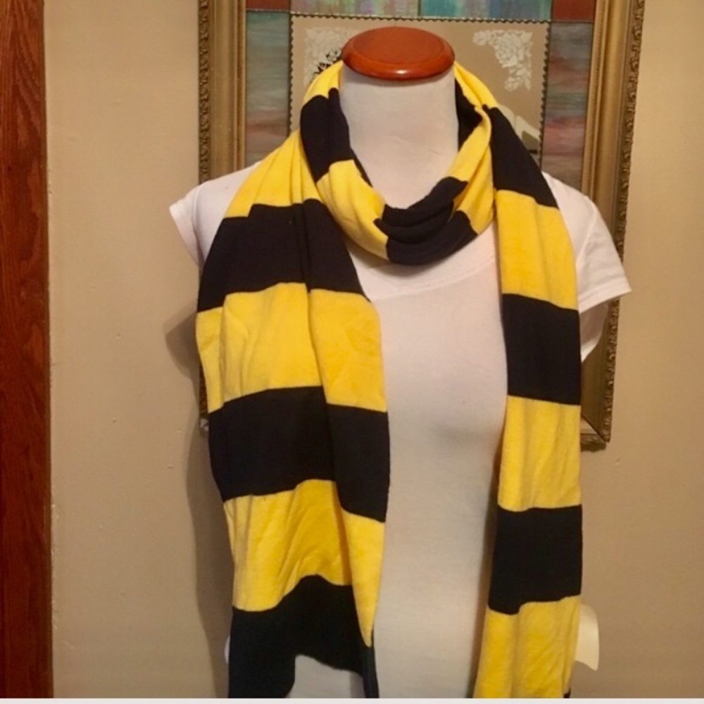 NWT Navy and yellow strip scarf